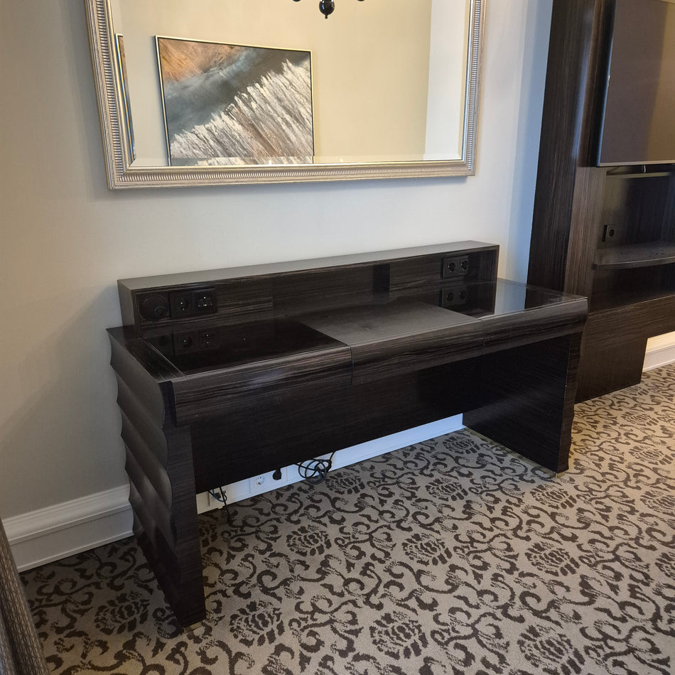 Luxus Schreibtisch rechteckig dunkelbraun Wenge - Atlantic Hotel Hamburg - gebraucht