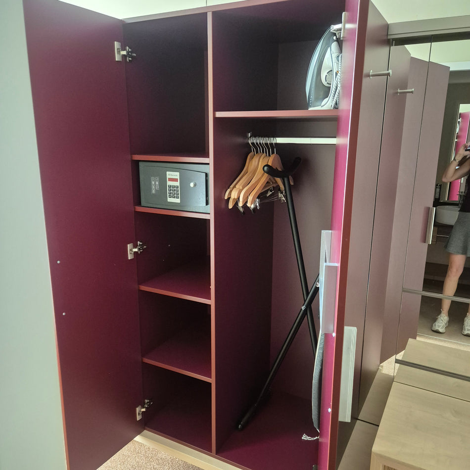 Kleiderschrank 2-Türig Bordeaux