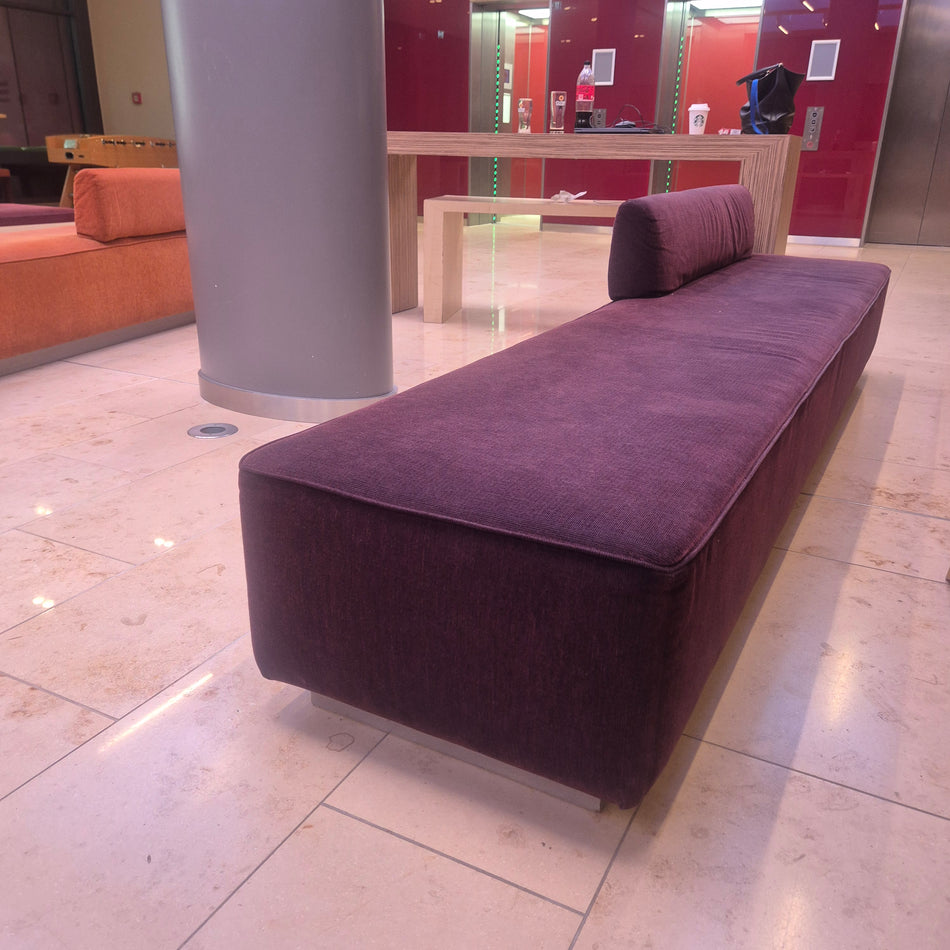 Sitzbank lila Lobby