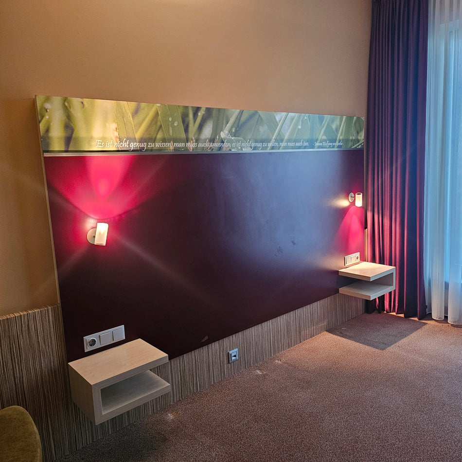 Hotel-Kopfteil Bordeaux mit 2 Nachttischen & 2 Leselampen – Komplettset Headboad