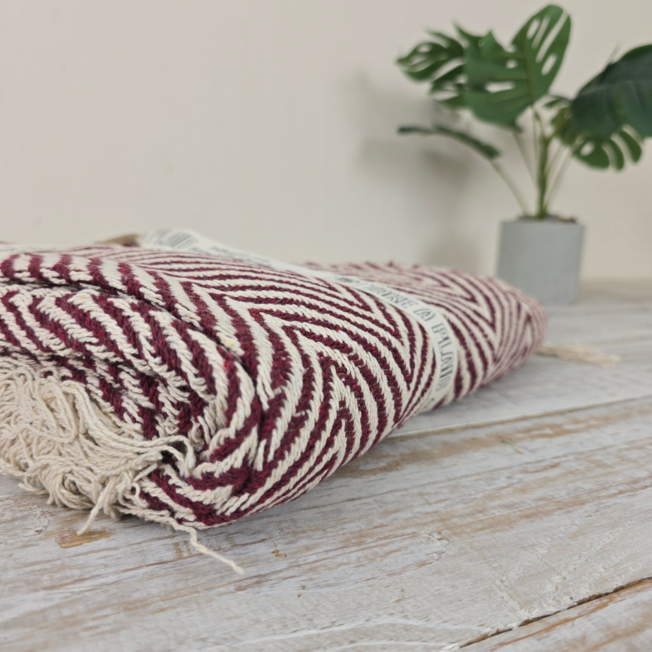 Take a Plaid 22 Wohndecke 125x150cm Rot Weiß Baumwolle Muster Fransen Decke