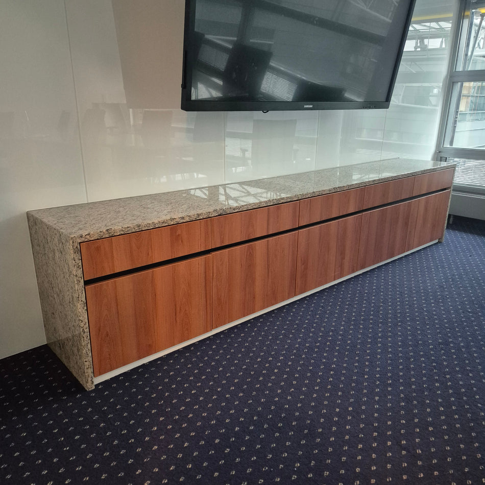 Sideboard mit schwerer Steinplatte – Massives Hotel- & Objektmöbel, gebraucht
