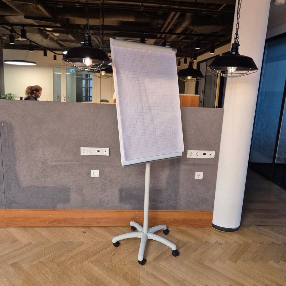 Flipchart auf Rollen – Präsentationsboard für Büro & Meeting, gebraucht