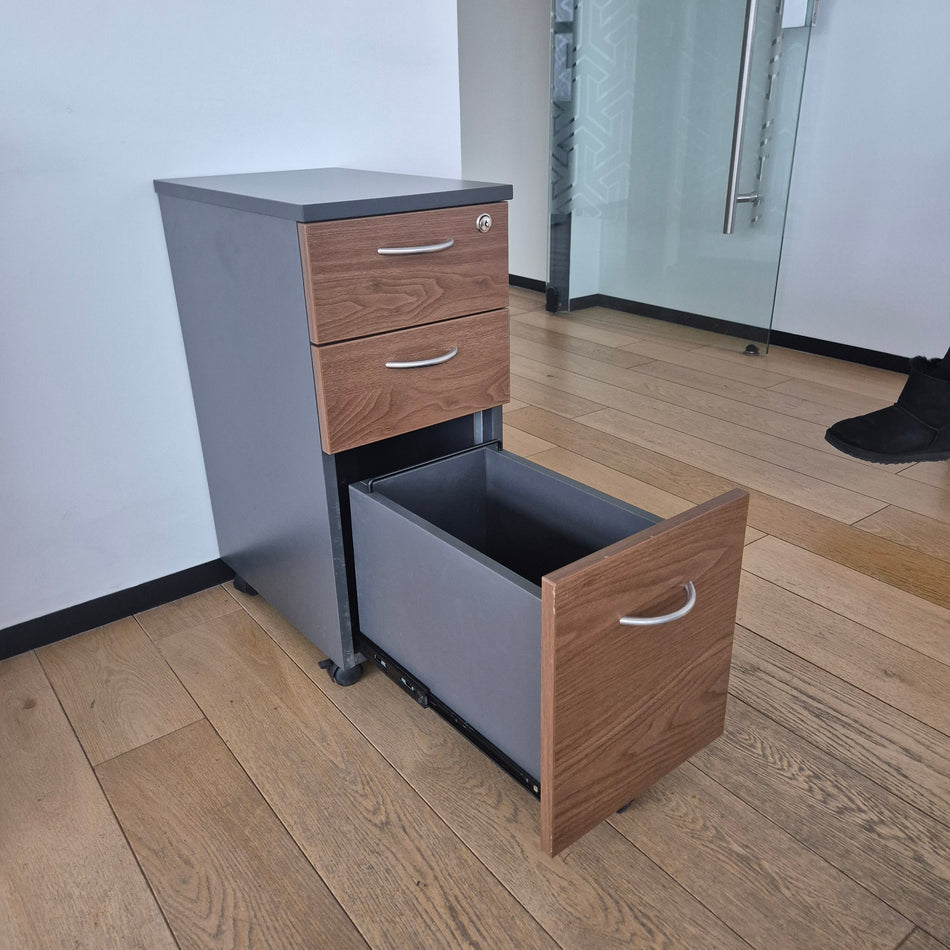 Rollcontainer Nussbaum – Bürocontainer mit Schubladen, Anthrazit, gebrauch