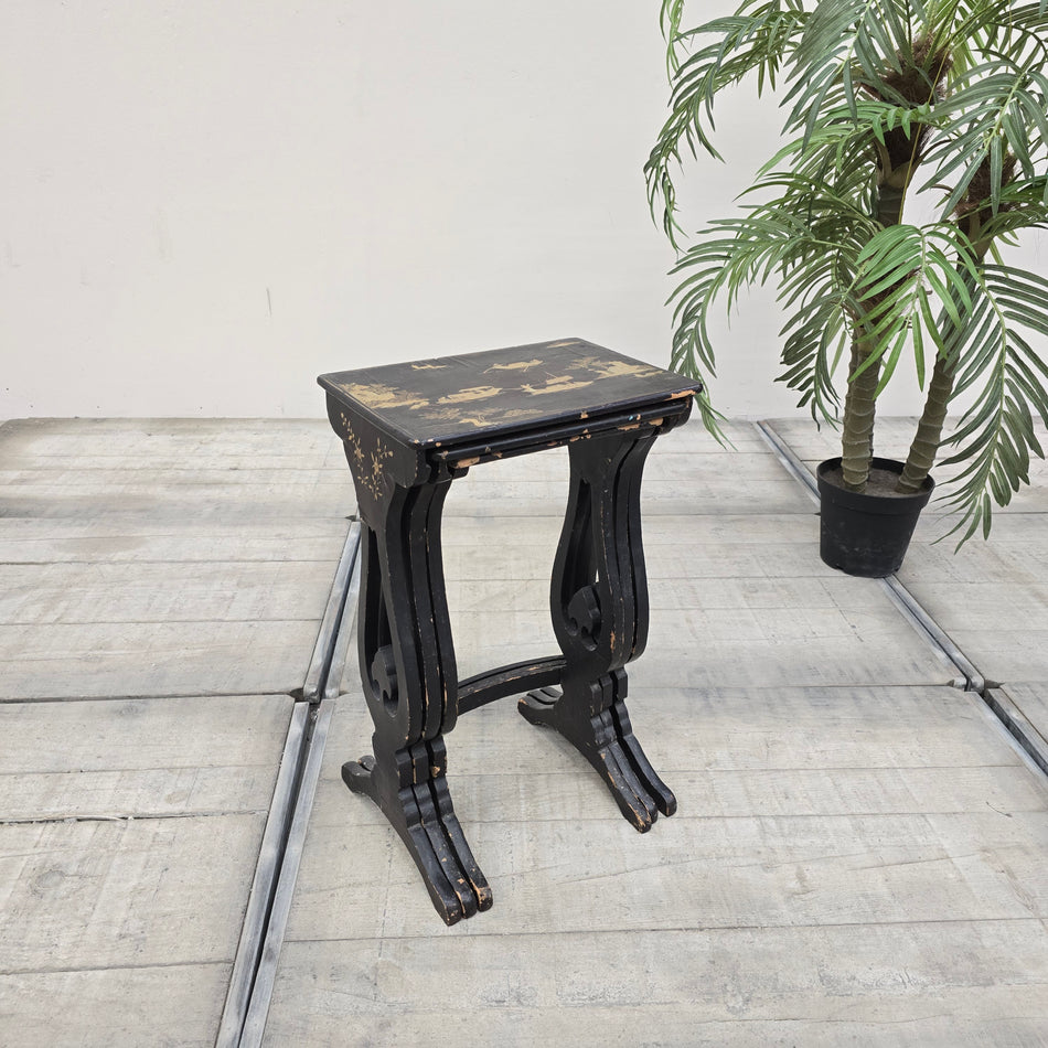 Satztische Beistelltische 3-teilig. Schwarz Gold Holz 19. Jhr. mit Chinoiserie-Deko Vintage