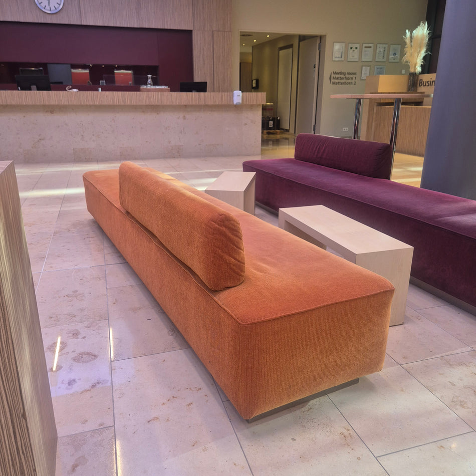 Sitzbank orange Lobby