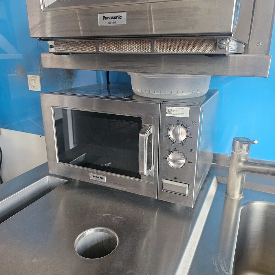 Mikrowelle Panasonic NE-1027 Edelstahl Gastro