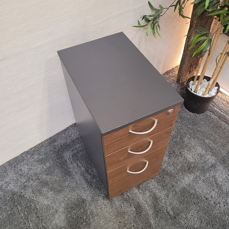 Rollcontainer Nussbaum – Bürocontainer mit Schubladen, Anthrazit, gebrauch