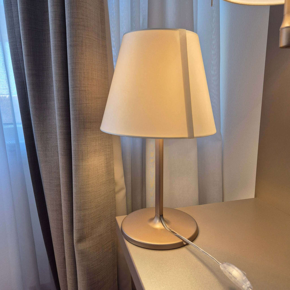 Tischlampe Artemide Melampo gebraucht kippbar Neupreis 430 Euro