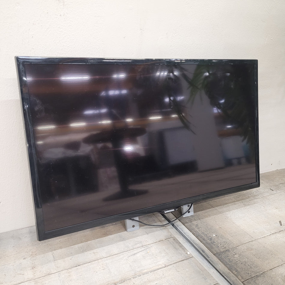 Samsung LED-Fernseher Schwarz Kunststoff Full HD 32 Zoll Fernseher Gebraucht