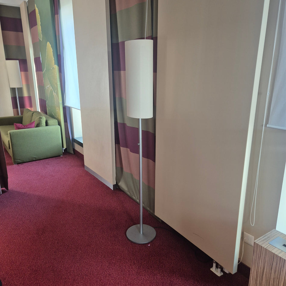 Stehlampe