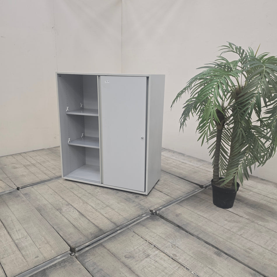 PLANMÖBEL Schiebetürenschrank Highboard 100cm Grau Holz Büromöbel Schrank Gebraucht