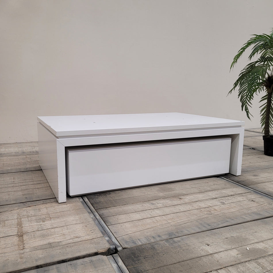 P&C Praesentationspodest Weiss Holz 150x105 Tisch gebraucht