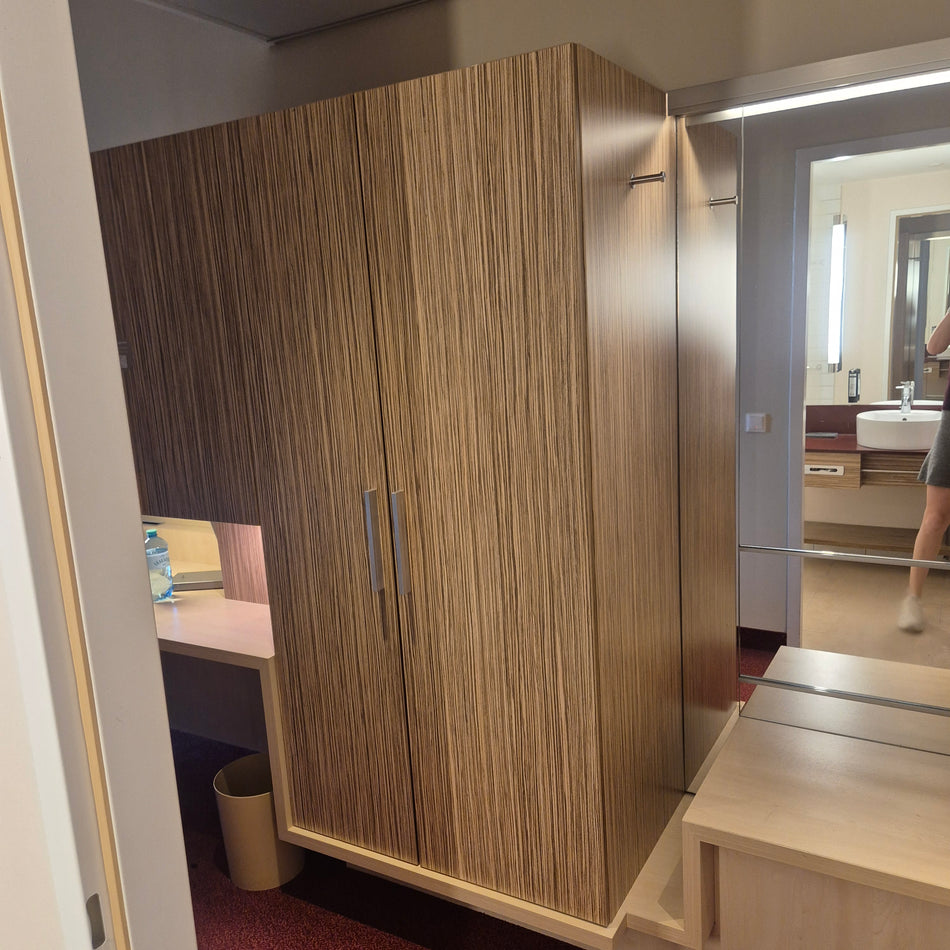 Kleiderschrank 2-türig zebrano