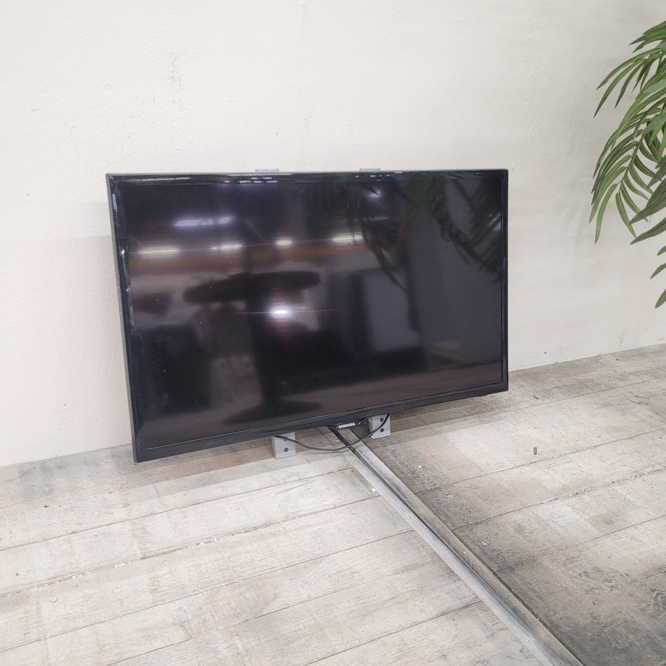 Samsung LED-Fernseher Schwarz Kunststoff Full HD 32 Zoll Fernseher Gebraucht