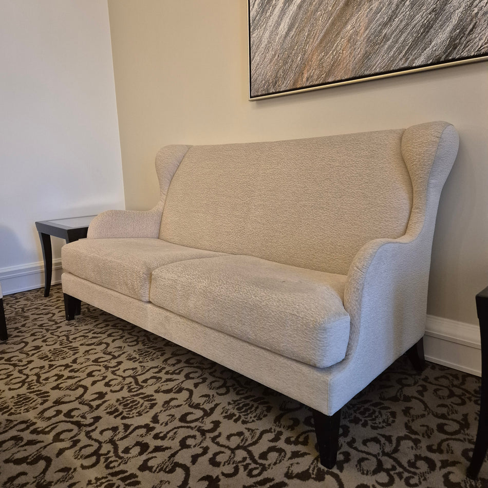 Luxus Sofa 2-Sitzer klassisch beige -  Atlantic Hotel Hamburg - gebraucht Couch